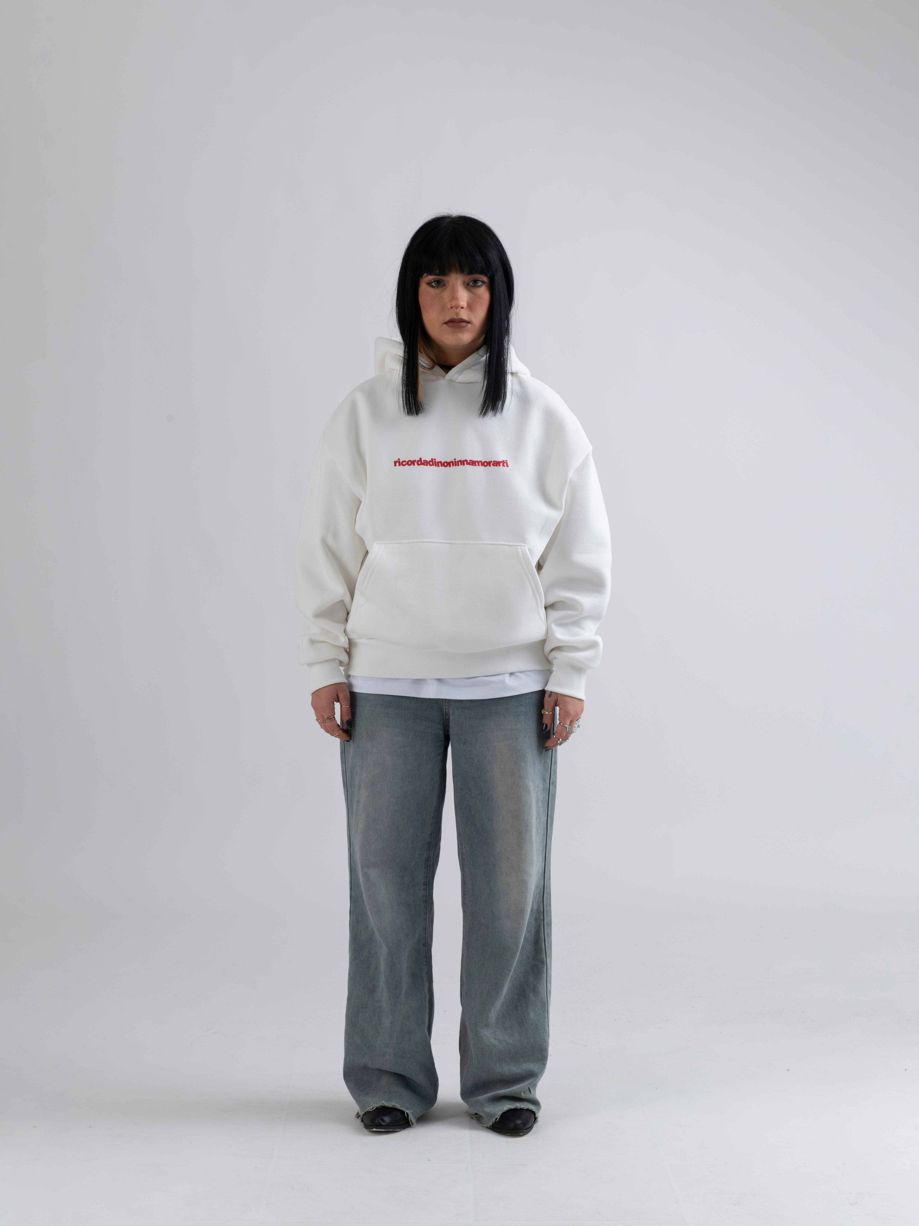 HOODIE MA TU MI PENSI MAI BIANCA