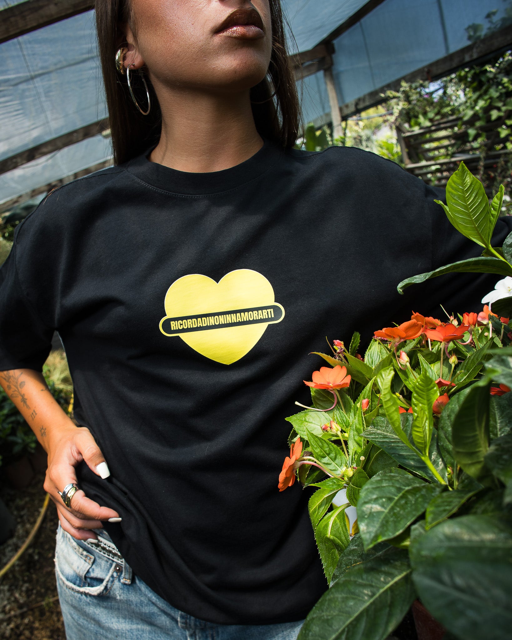 T-SHIRT NERA BOXY LOGO