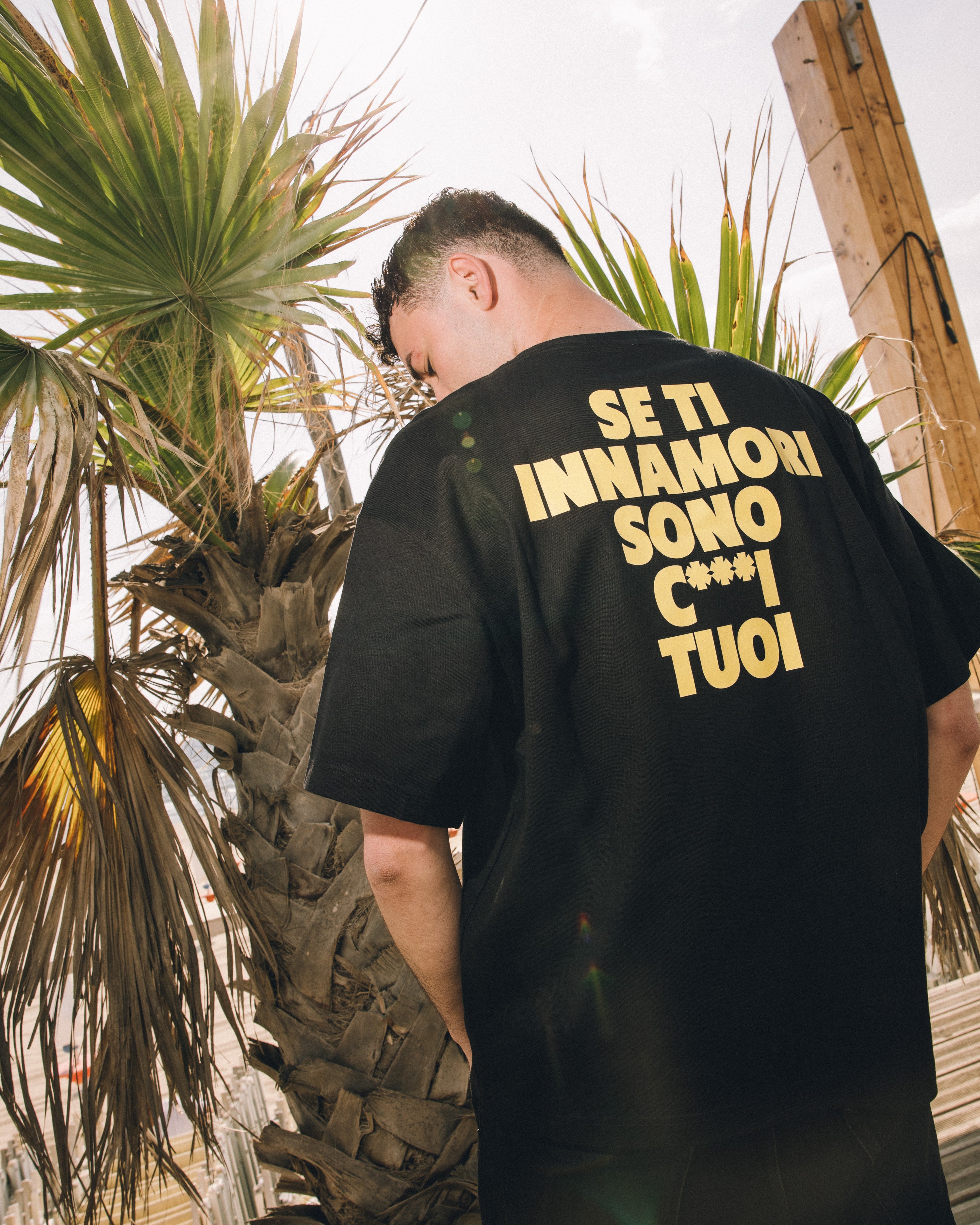 T-SHIRT NERA SE TI INNAMORI SONO C***I TUOI