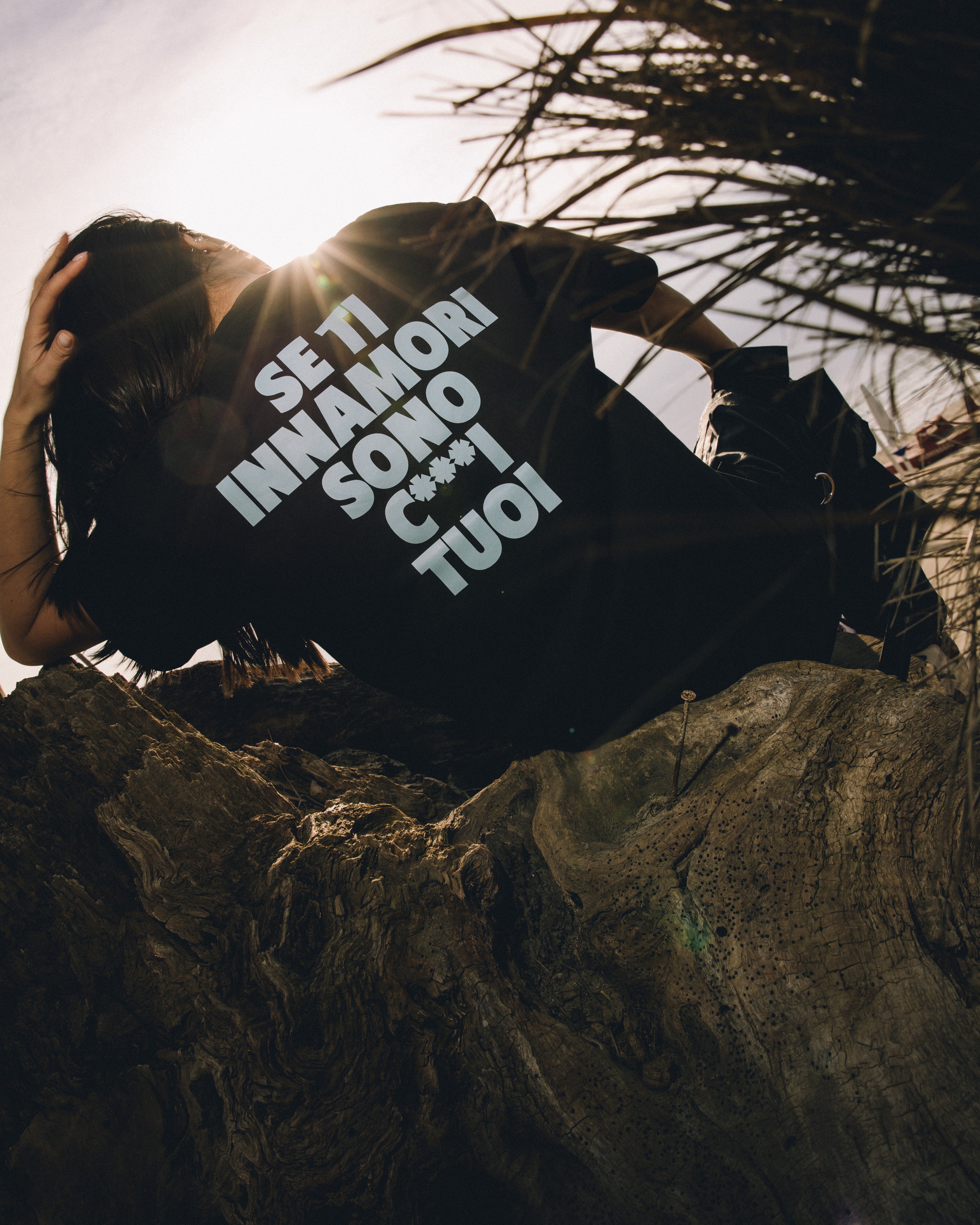 T-SHIRT NERA SE TI INNAMORI SONO C***I TUOI