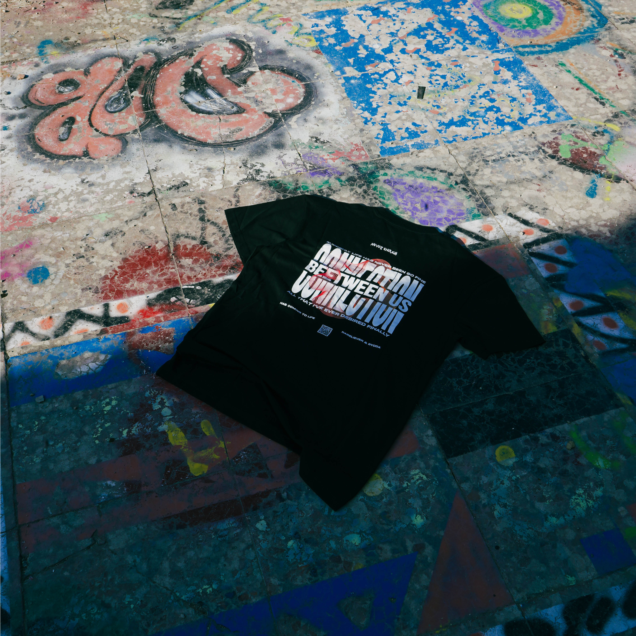 T-SHIRT NEVER ENOUGH CONNECTION BEETWEEN US