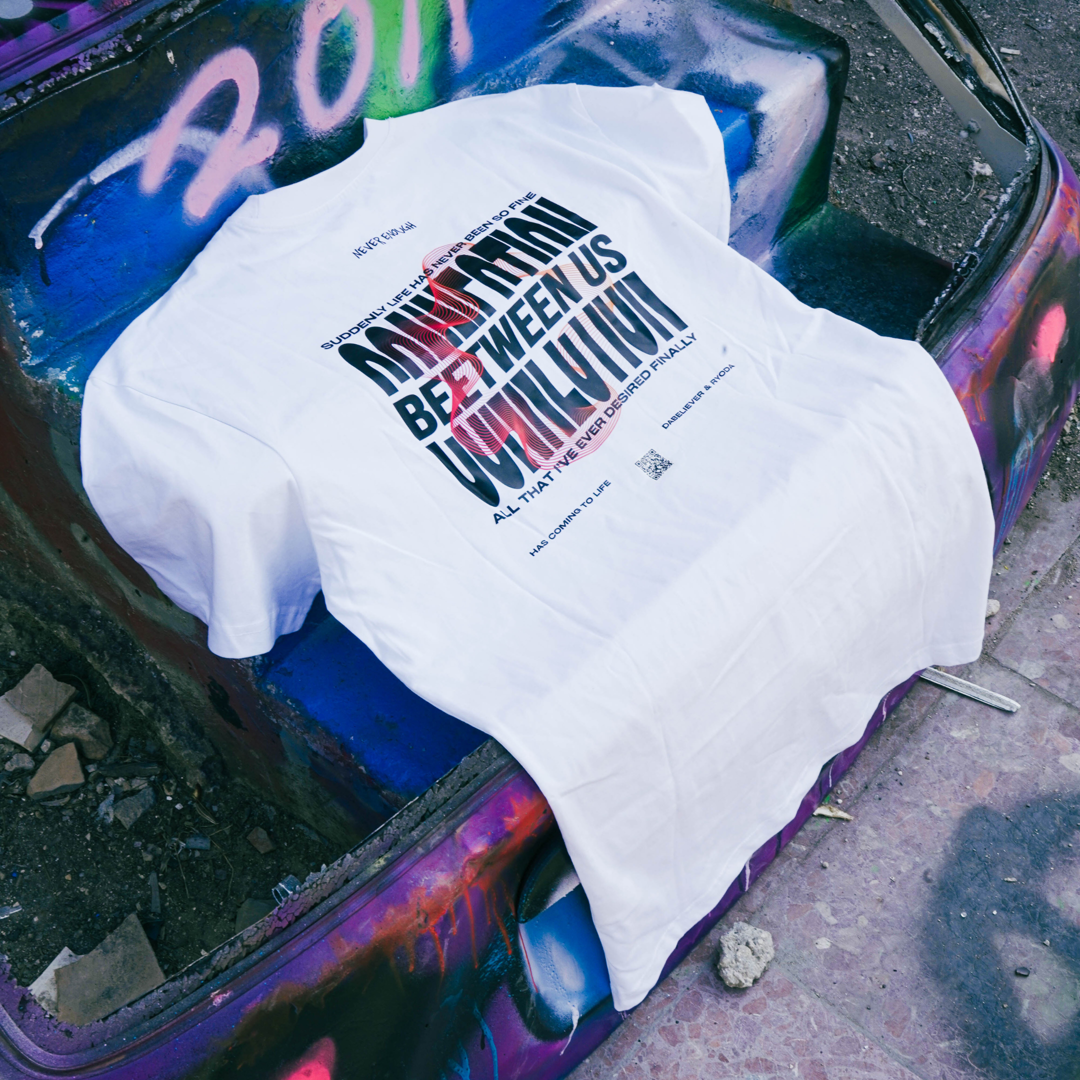 T-SHIRT NEVER ENOUGH CONNECTION BEETWEEN US